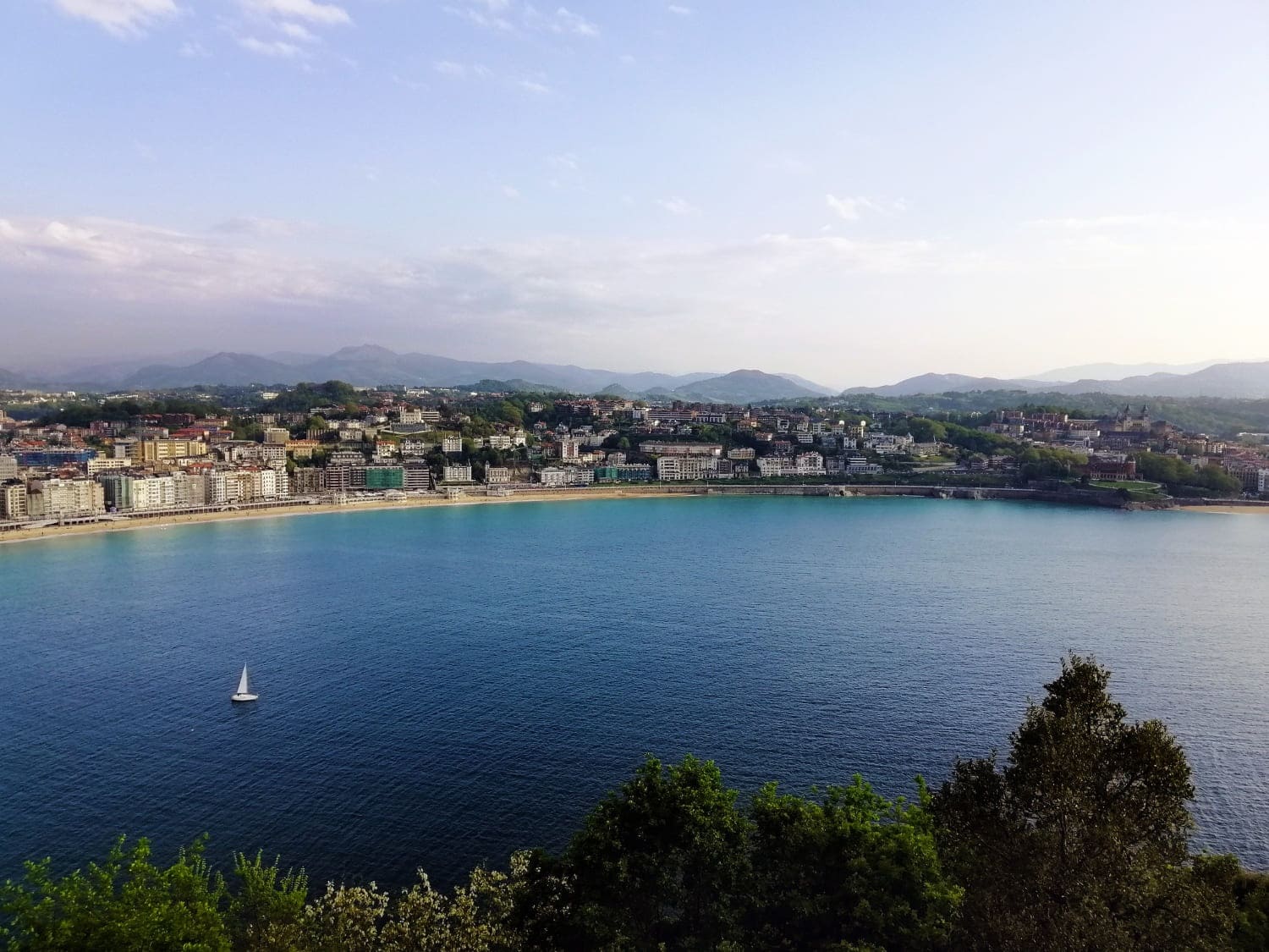 Cómo ir de Bilbao a San Sebastián: Guía completa para un viaje cómodo y económico